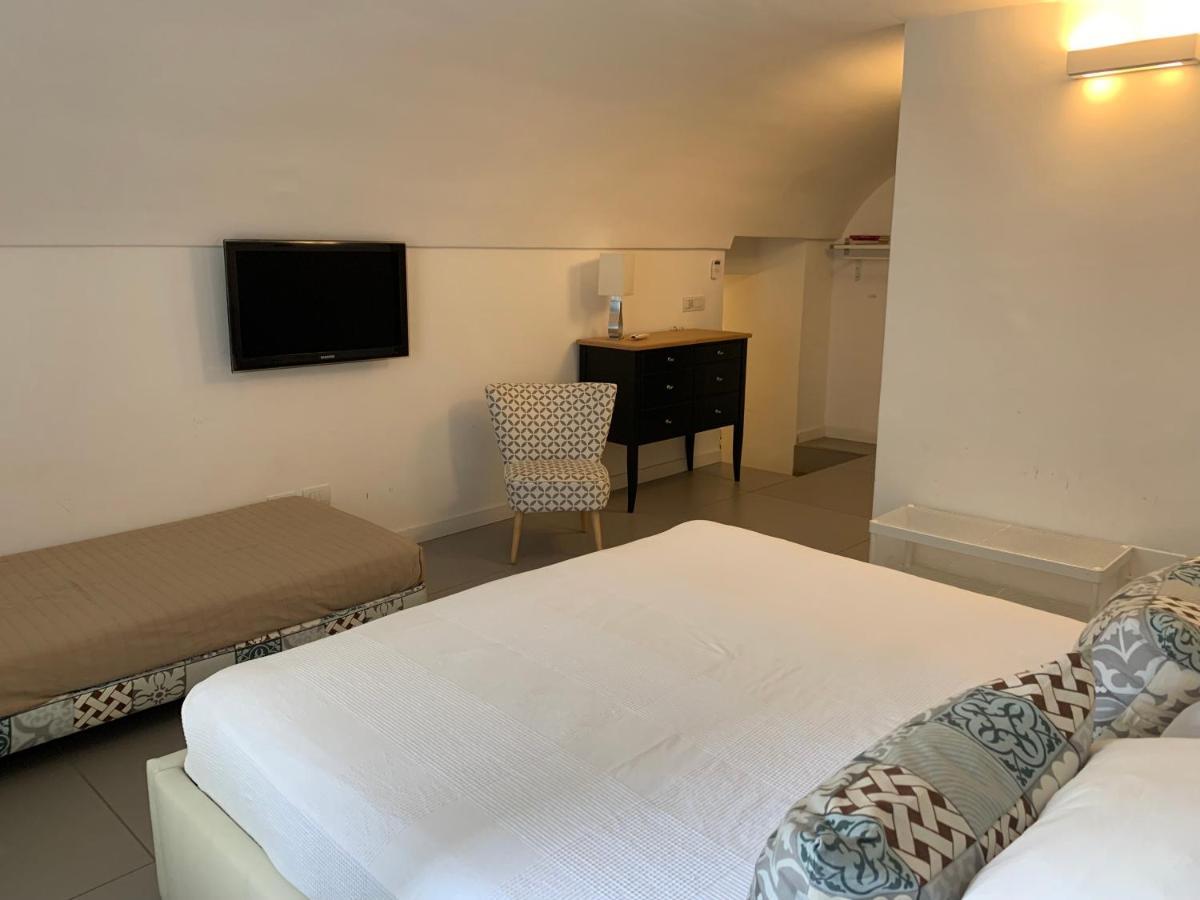 A Casa Di Anna Bed & Breakfast Napoli Bagian luar foto