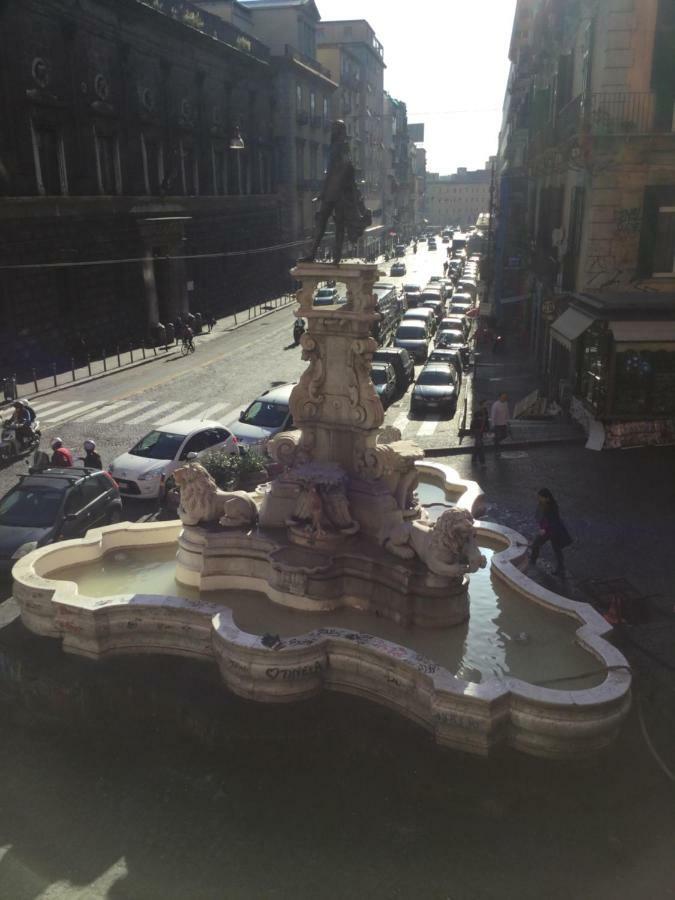 A Casa Di Anna Bed & Breakfast Napoli Bagian luar foto