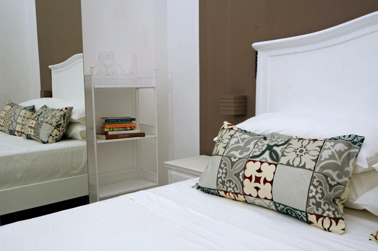 A Casa Di Anna Bed & Breakfast Napoli Bagian luar foto
